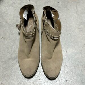 American Eagle women’s tan ankle boots /‎ Size 11 / Box 24